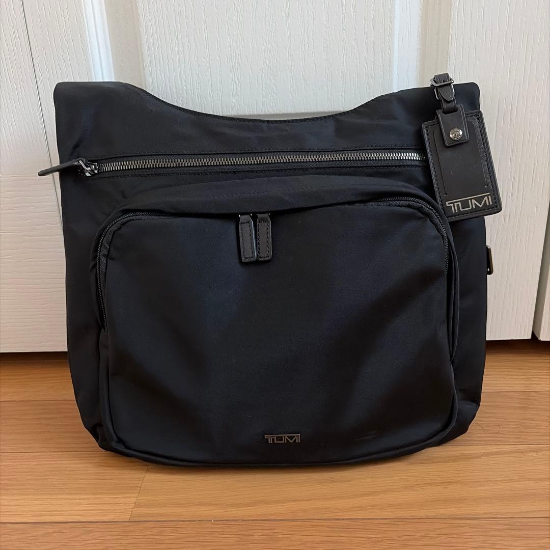 ✨TUMI ショルダーバック 黒 軽量 旅行 男女兼用✨未使用✨