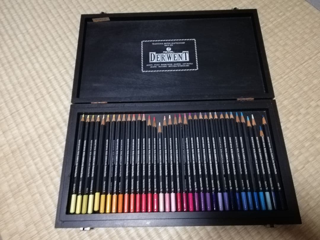 値下げ DERWENTダーウェント スタジオ色鉛筆 72本セット 木製ケース入り