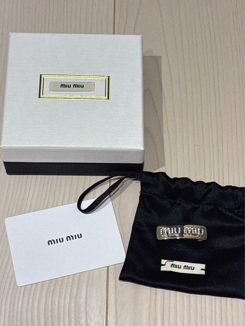 正規品 miumiu ヘアクリップ