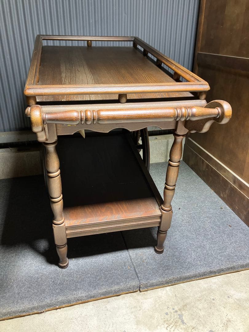 カリモク家具　昭和レトロ!! 大きな車輪が素敵な木製ワゴン　中古品