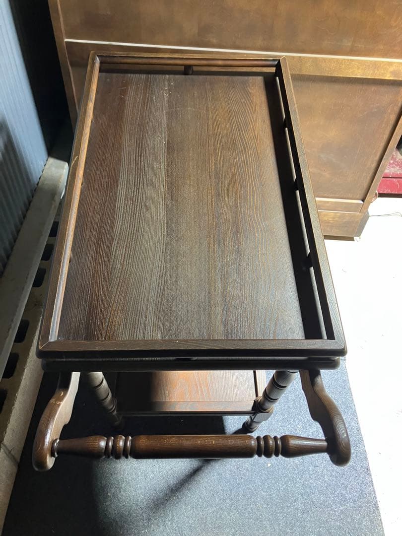 カリモク家具　昭和レトロ!! 大きな車輪が素敵な木製ワゴン　中古品