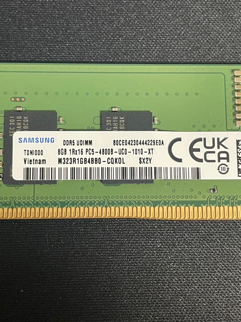 Samsung 8GB DDR5 UDIMM メモリ