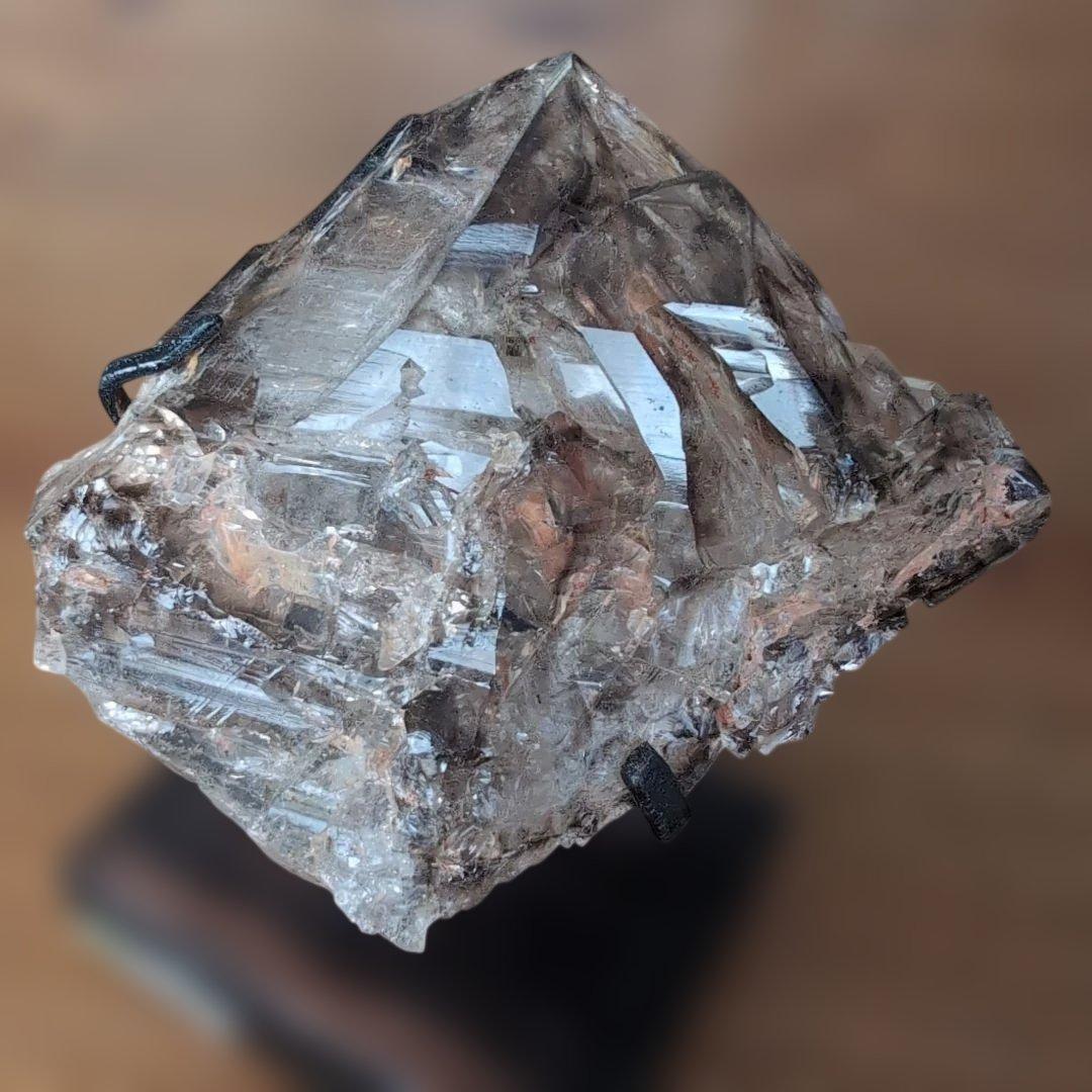 ブラジル産　ジャカレー水晶　エレスチャルクォーツ　台付