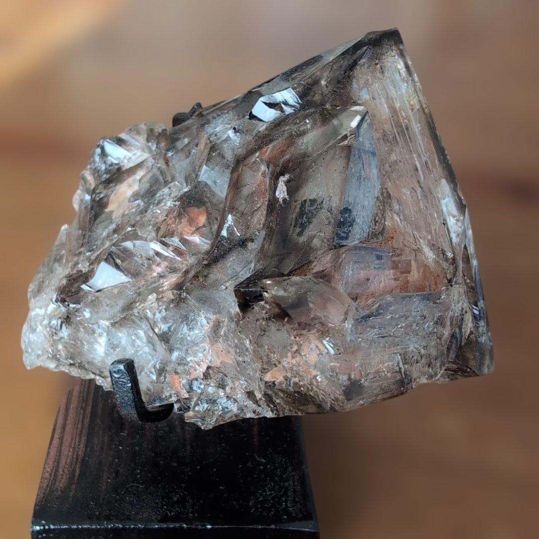 ブラジル産　ジャカレー水晶　エレスチャルクォーツ　台付