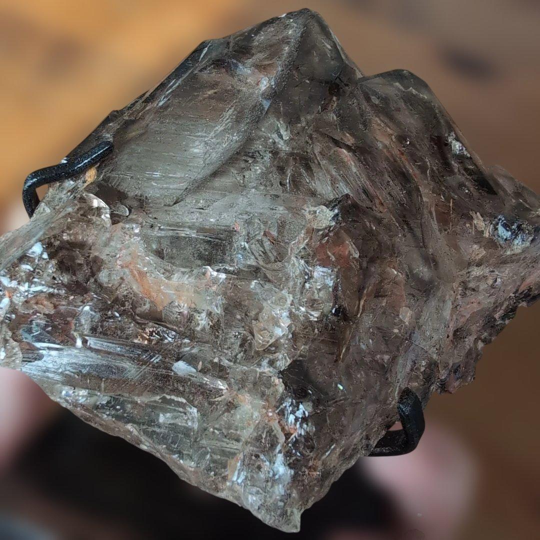 ブラジル産　ジャカレー水晶　エレスチャルクォーツ　台付