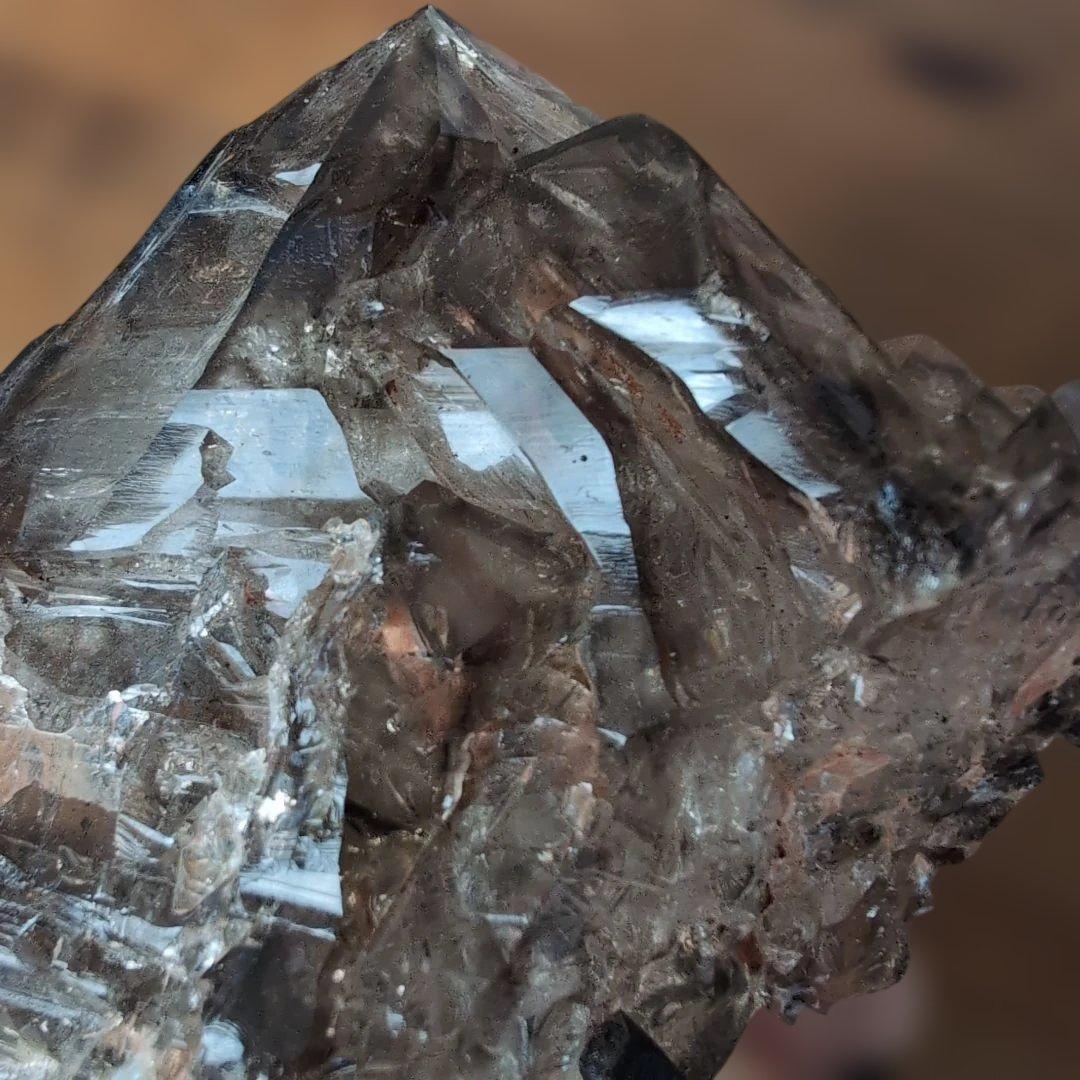 ブラジル産　ジャカレー水晶　エレスチャルクォーツ　台付