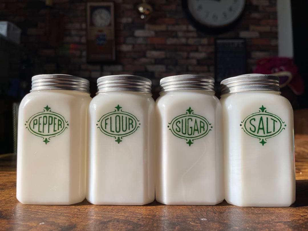 ヘーゼルアトラス　ミルクガラスシェイカーセット