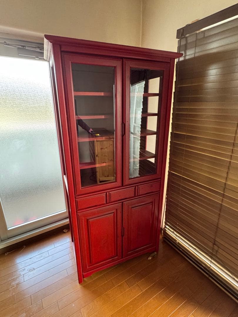 ☆アンティーク赤いガラス扉付きキャビネット