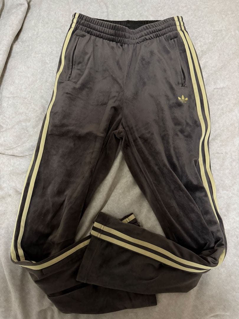 adidas トラックパンツ ベロア
