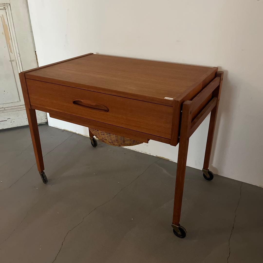 デンマーク製　ヴィンテージ　ソーイングテーブル