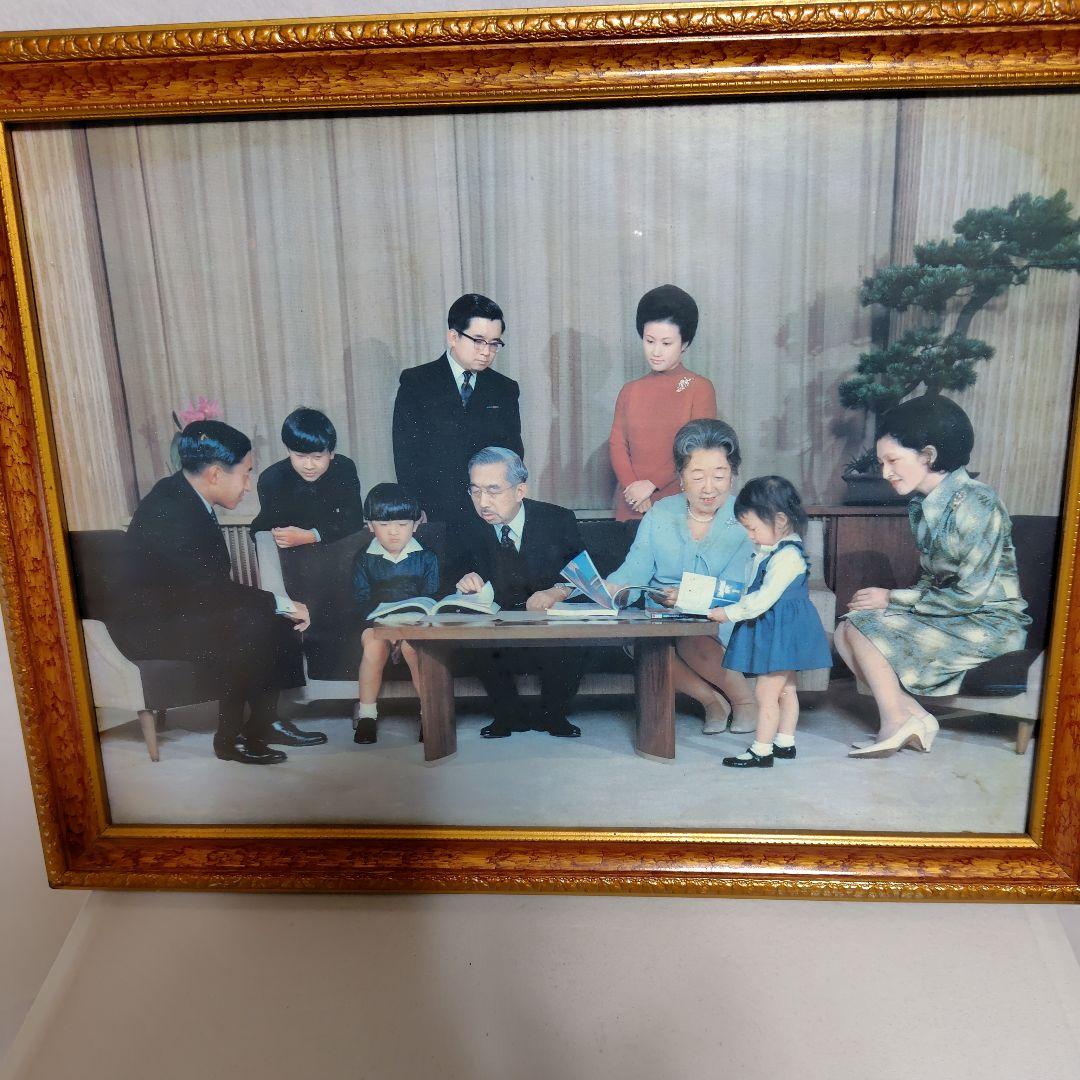 家族の集合写真 金色フレーム