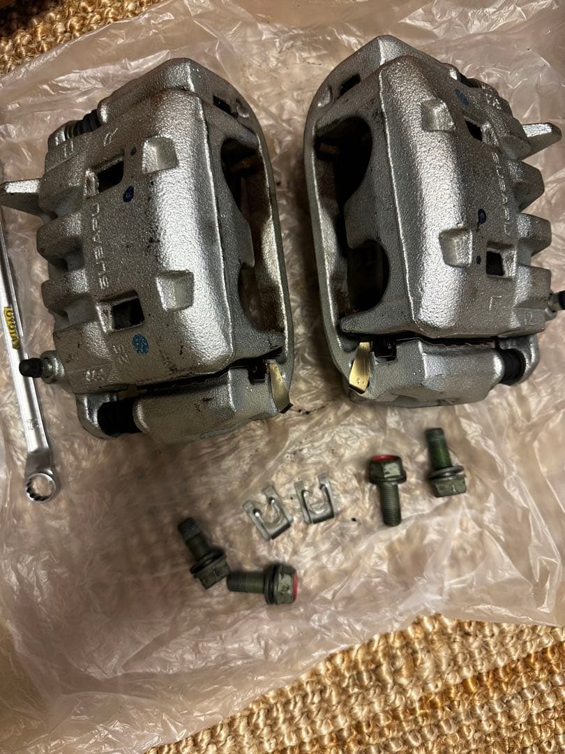 R80MAV ZN6 86フロントブレーキキャリパーセット