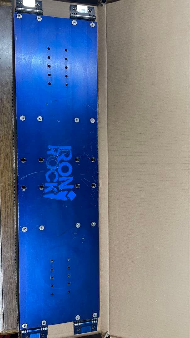 IRON ROCK プレート