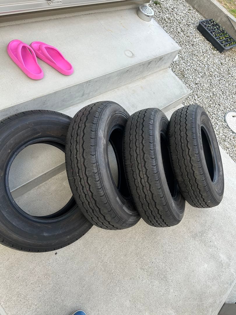 ハイエース15インチ 新車外し4本　2025年製造