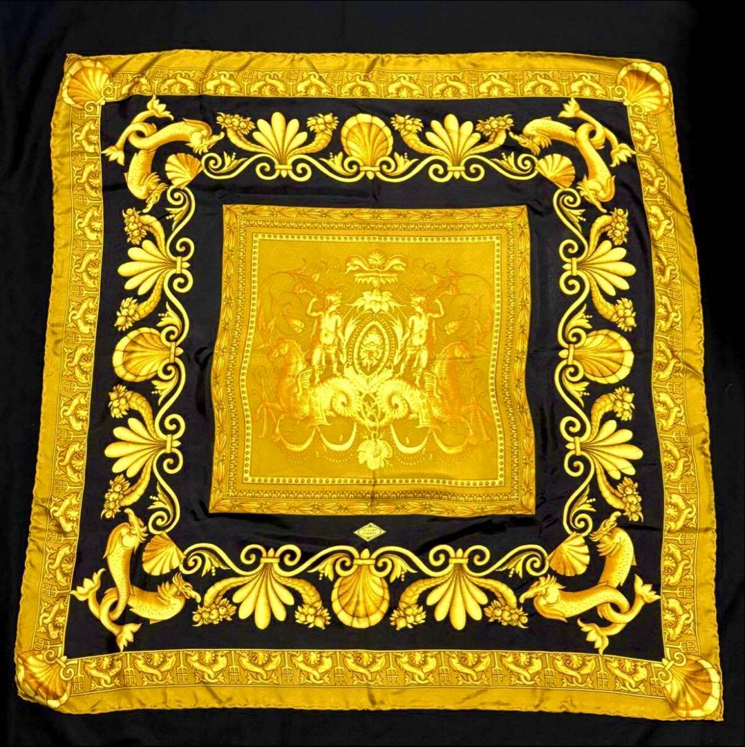 Versace スカーフ シルク100% ゴールド イエロー オーク ※タグ無し