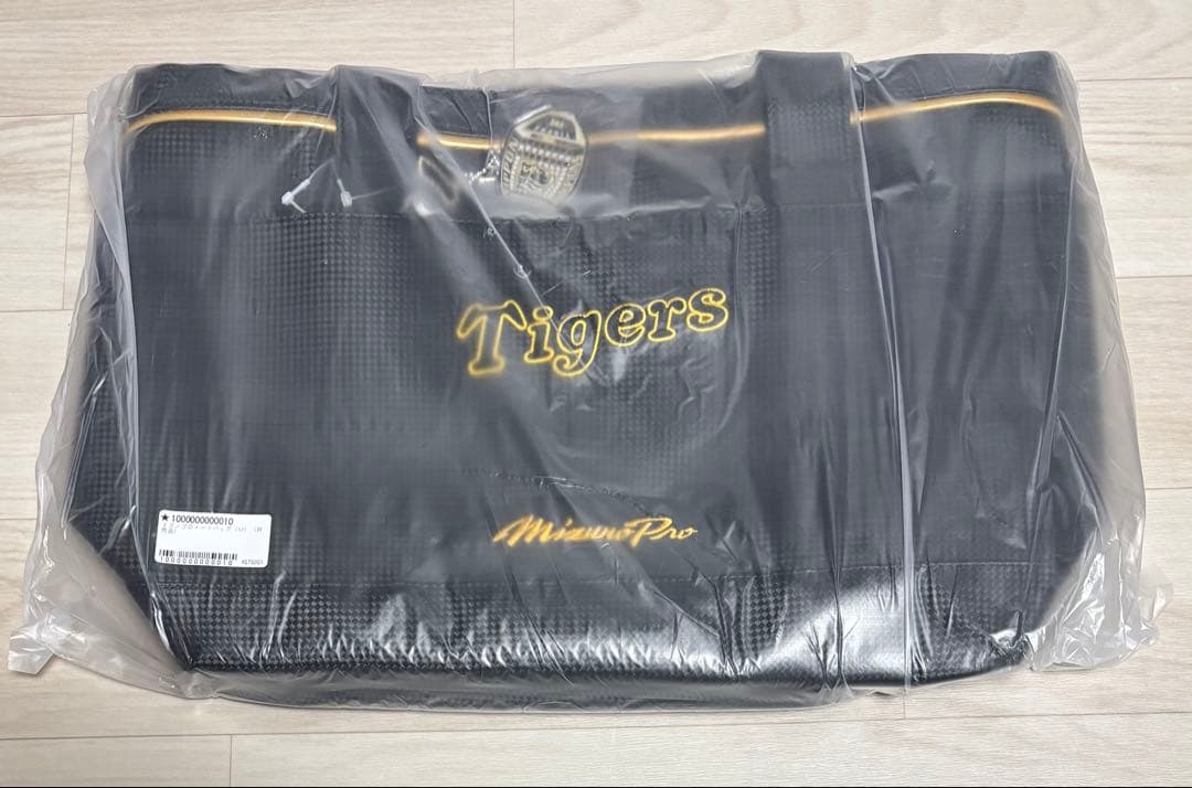 野球 ミズノ 阪神タイガース トートバッグ Mサイズ チャーム付き 新品未使用