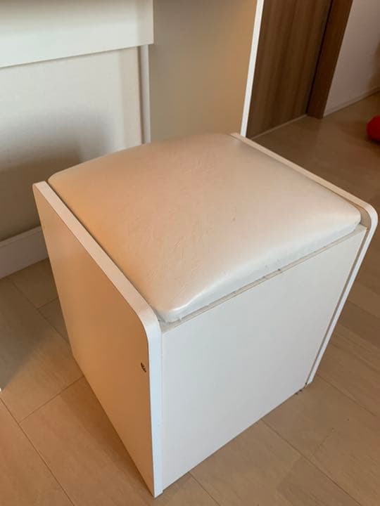 赤　ドレッサー　収納付き