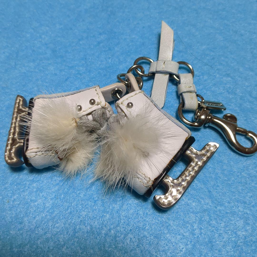 COACH　スケート靴型キーホルダー ホワイト　ファー付き