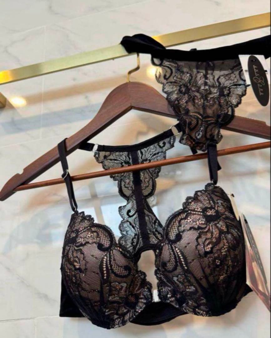 仮専用【モデル掲載 ④点ベロア×上品レース】75E annebra アンブラ