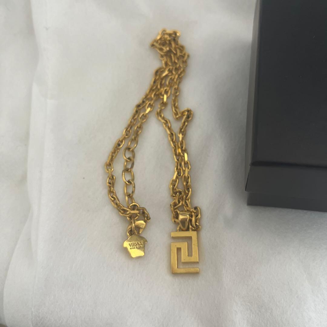 VERSACE ゴールドロゴネックレス