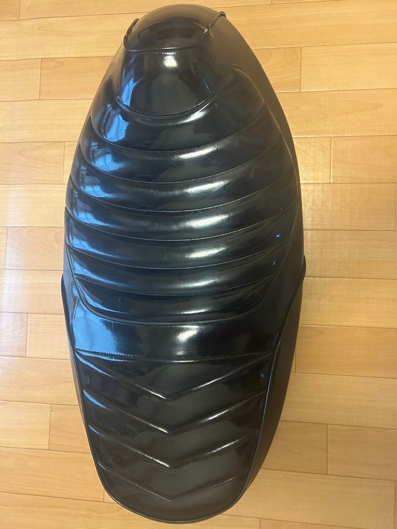 佐々木 大祐 シグナス4型バイクシート 黒 ストライプデザイン