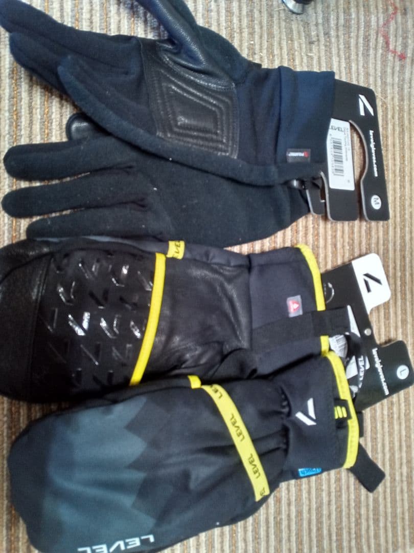 LEVEL 防寒グローブL2000 ブラック/イエローとインナーグローブ