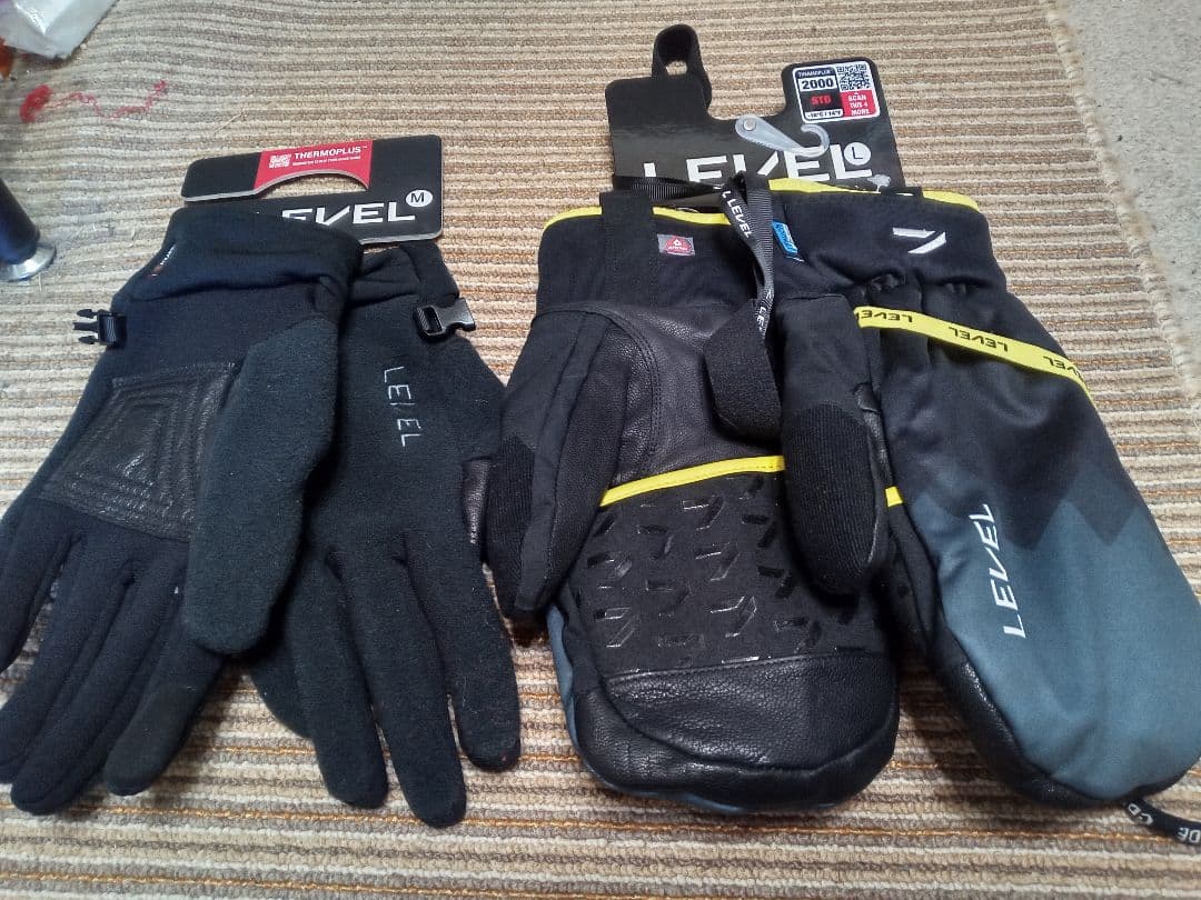 LEVEL 防寒グローブL2000 ブラック/イエローとインナーグローブ