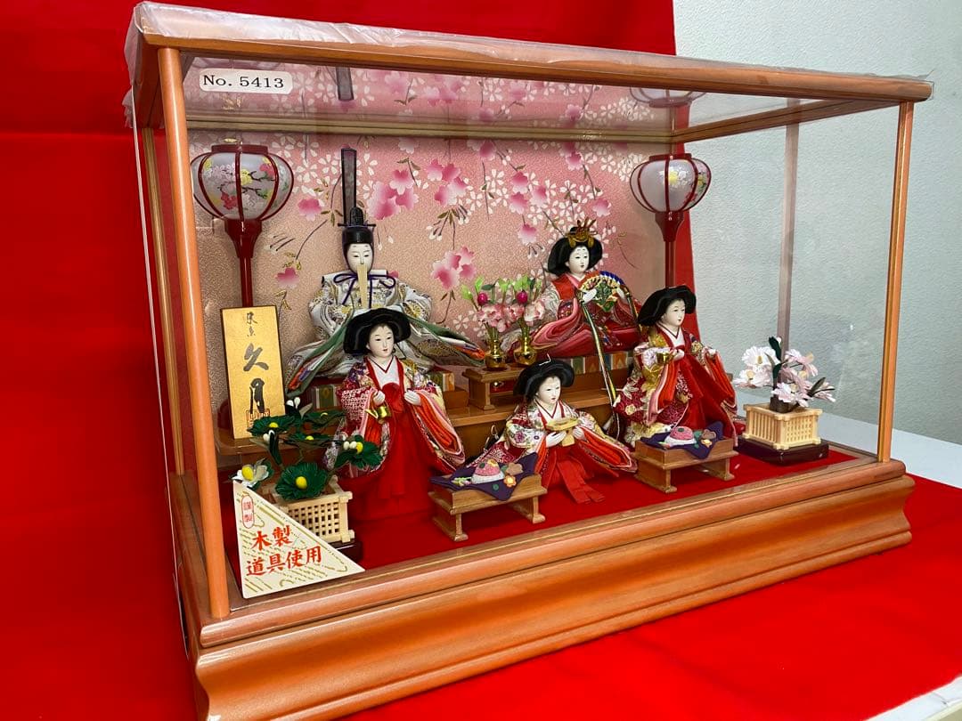 東京久月　雛人形オルゴール付き五人飾り・間口約５７×奥行約３１×高さ約３８㎝