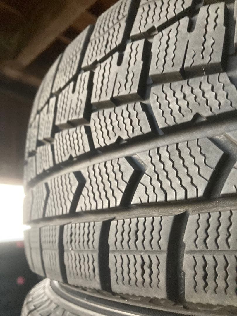 溝あり。国産ダンロップWM2 185/65R15スタッドレス4本セット