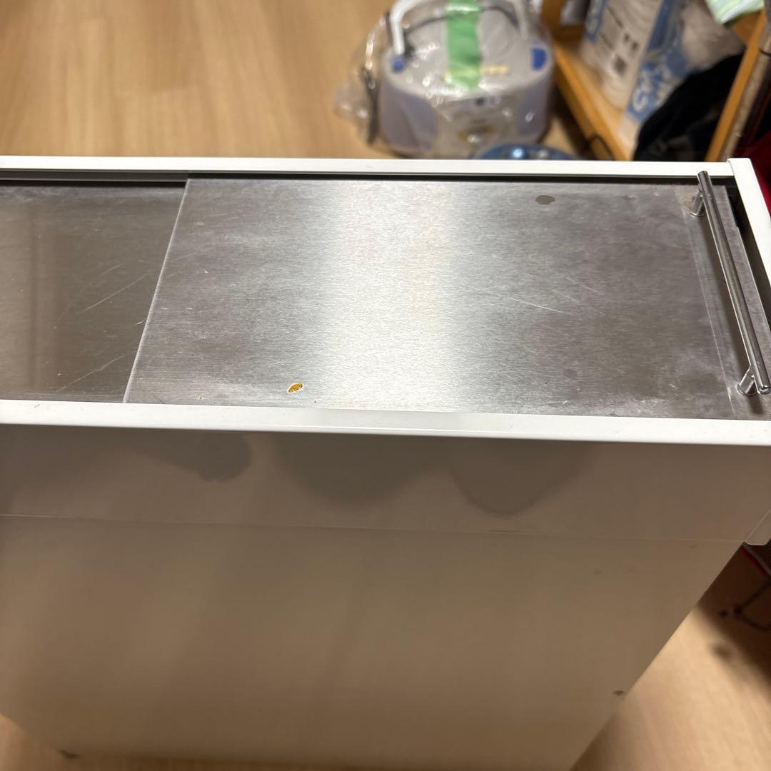 ホワイト スチール製 蓋付きごみ箱