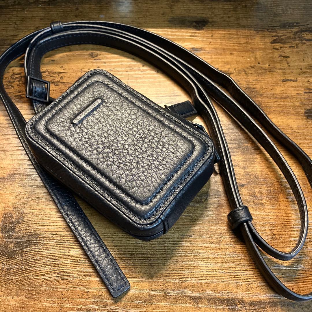 objects.io MagSafe マイクロバッグ