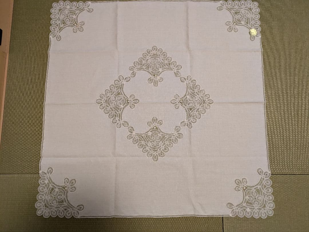♦️ベルギーレース　刺繍入りテーブルクロス・テーブルナプキン　セット