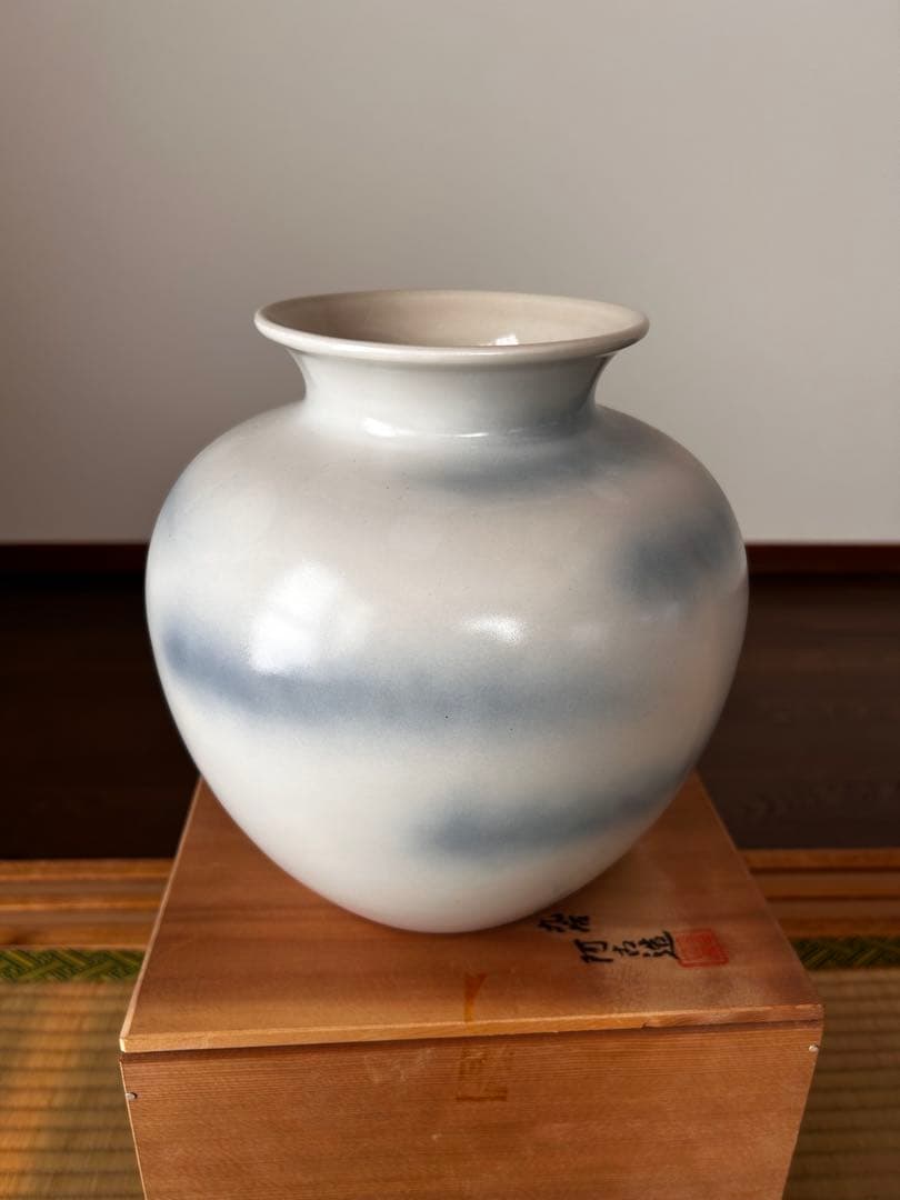 九谷焼　菊の御門と青白い鳥の絵柄