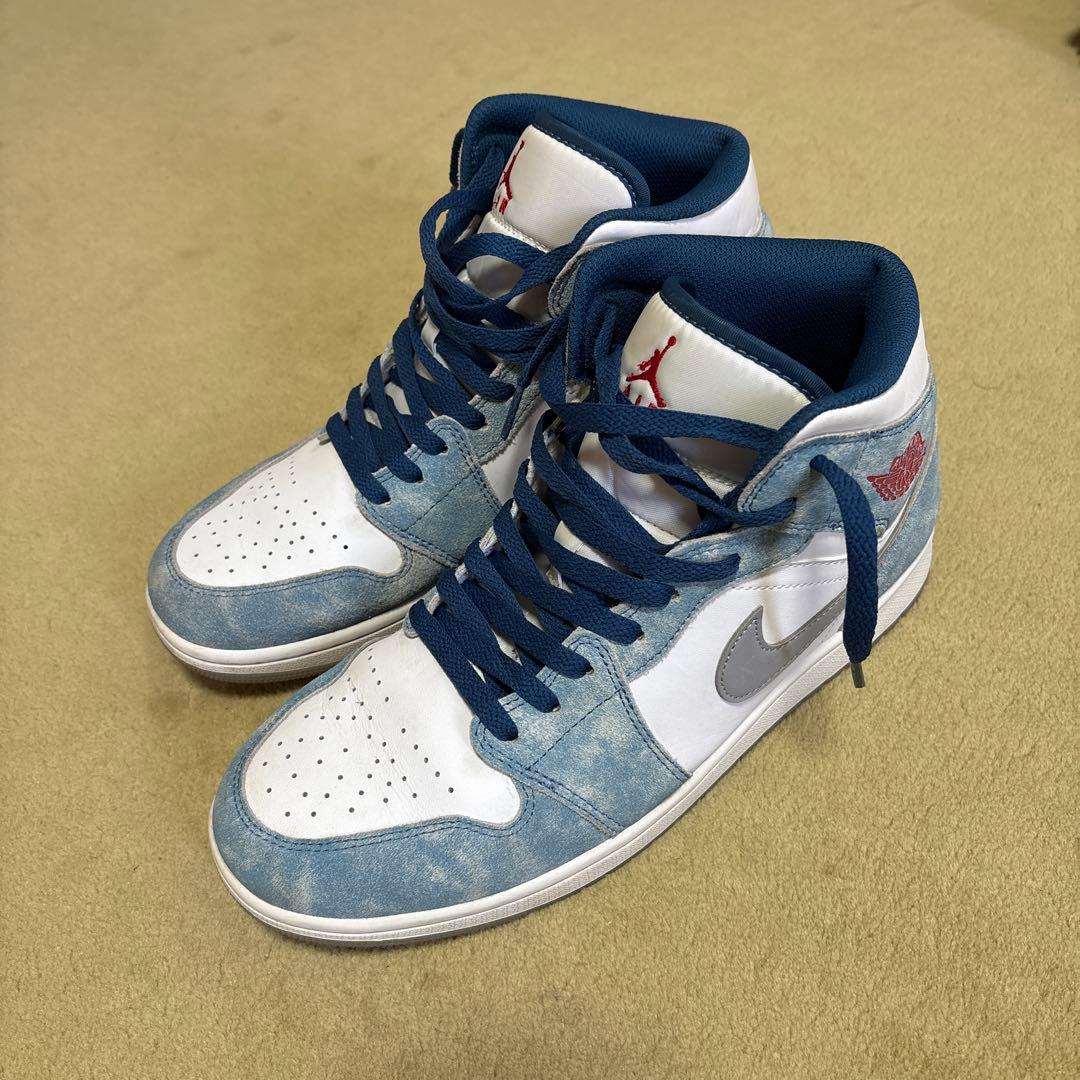 ナイキ エアジョーダン1 ミッド SE ホワイト ハイパー ロイヤル レッド