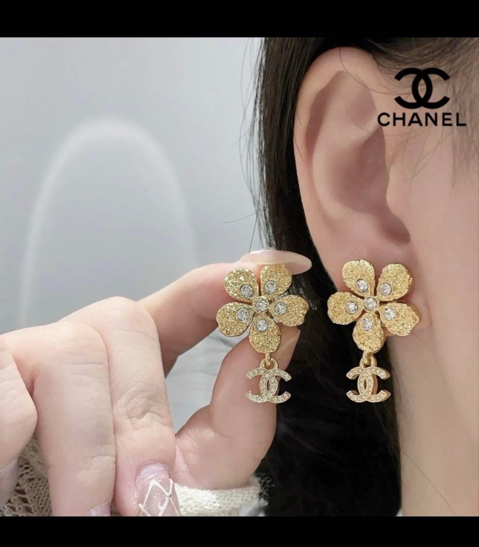 CHANEL フラワーデザイン ピアス　26C