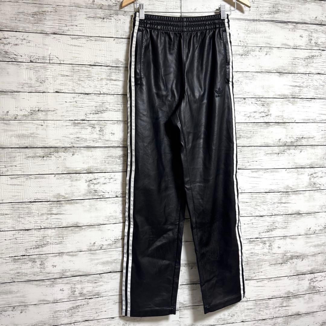 即完売品　希少　アディダス　オリジナルス　フェイクレザー　パンツ　XSサイズ